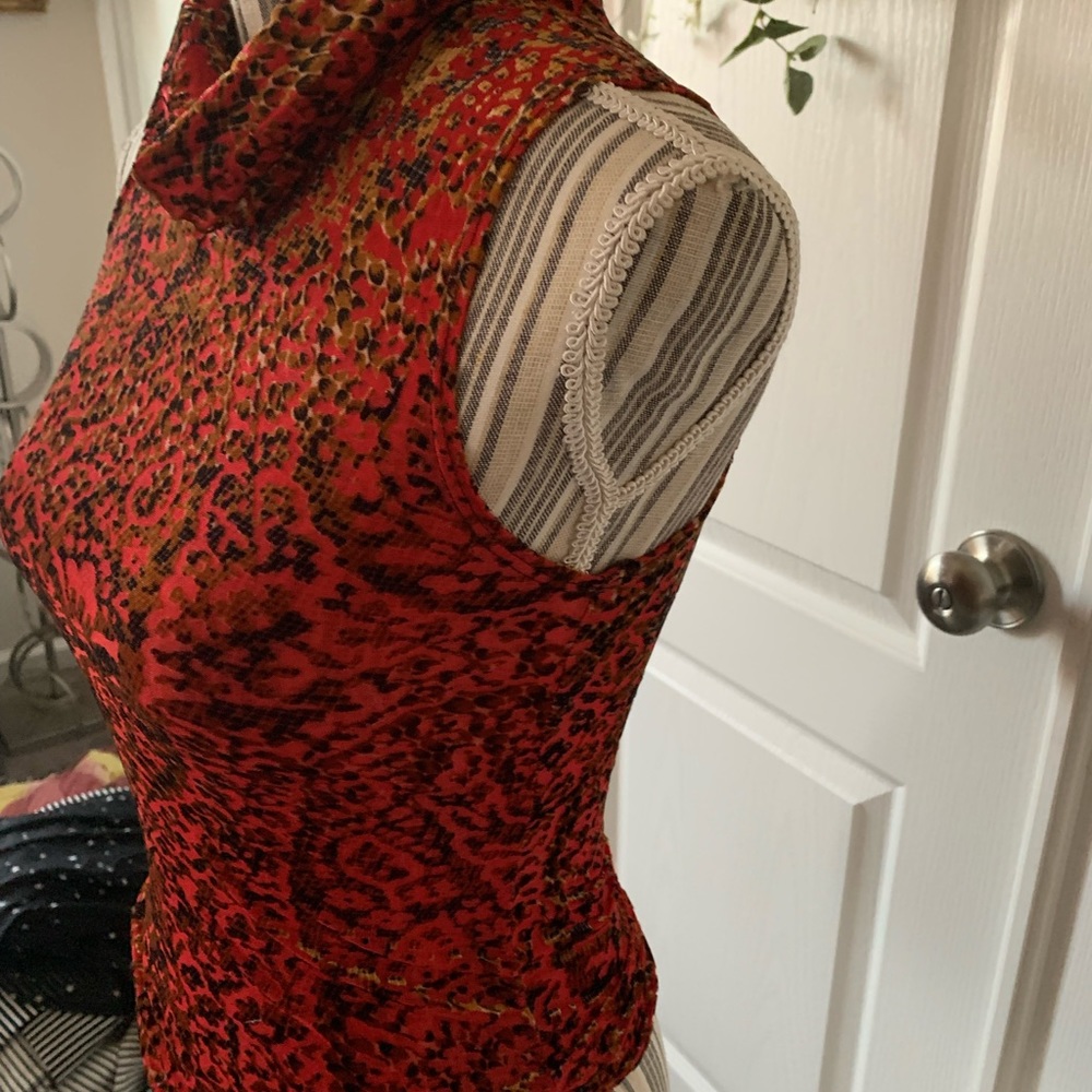 Sleeveless Top - Picture 5 of 5
